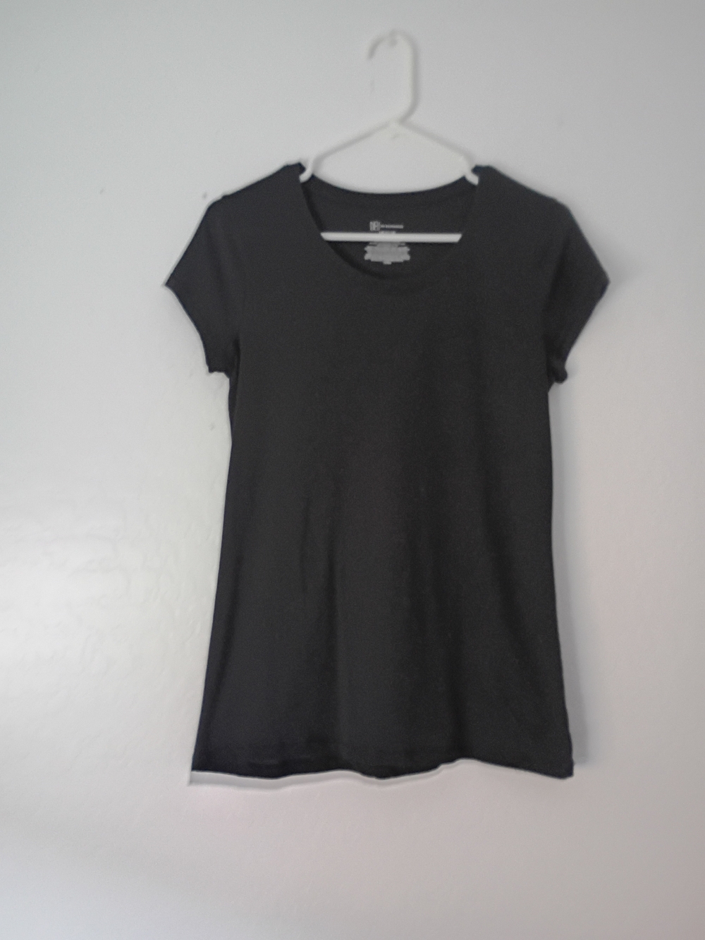 No Boundaries Women's Black Short Sleeve Crewneck Tee